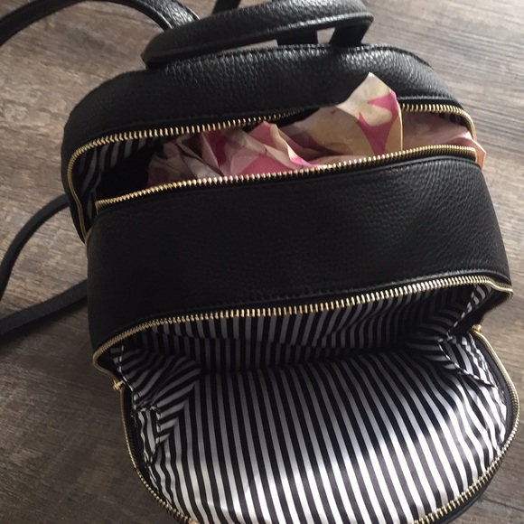 Brand new black pebbled leather backpack - Picture 2 of 4